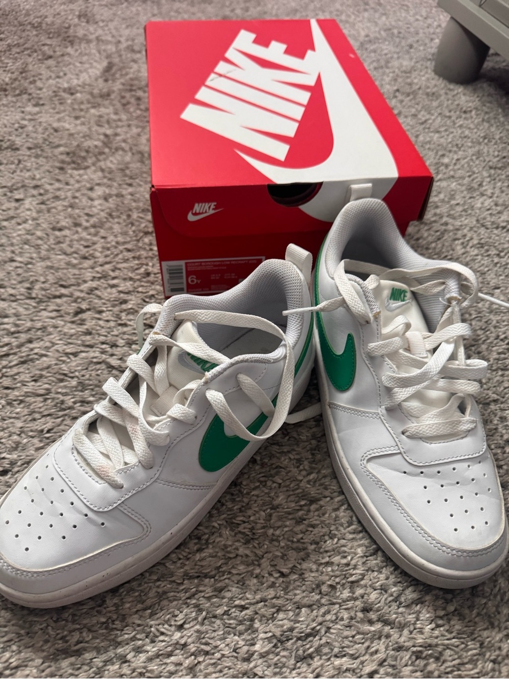 Nike Kids Court Borough Low Recraft White Sneakers with Green Swoosh Accent sz 6